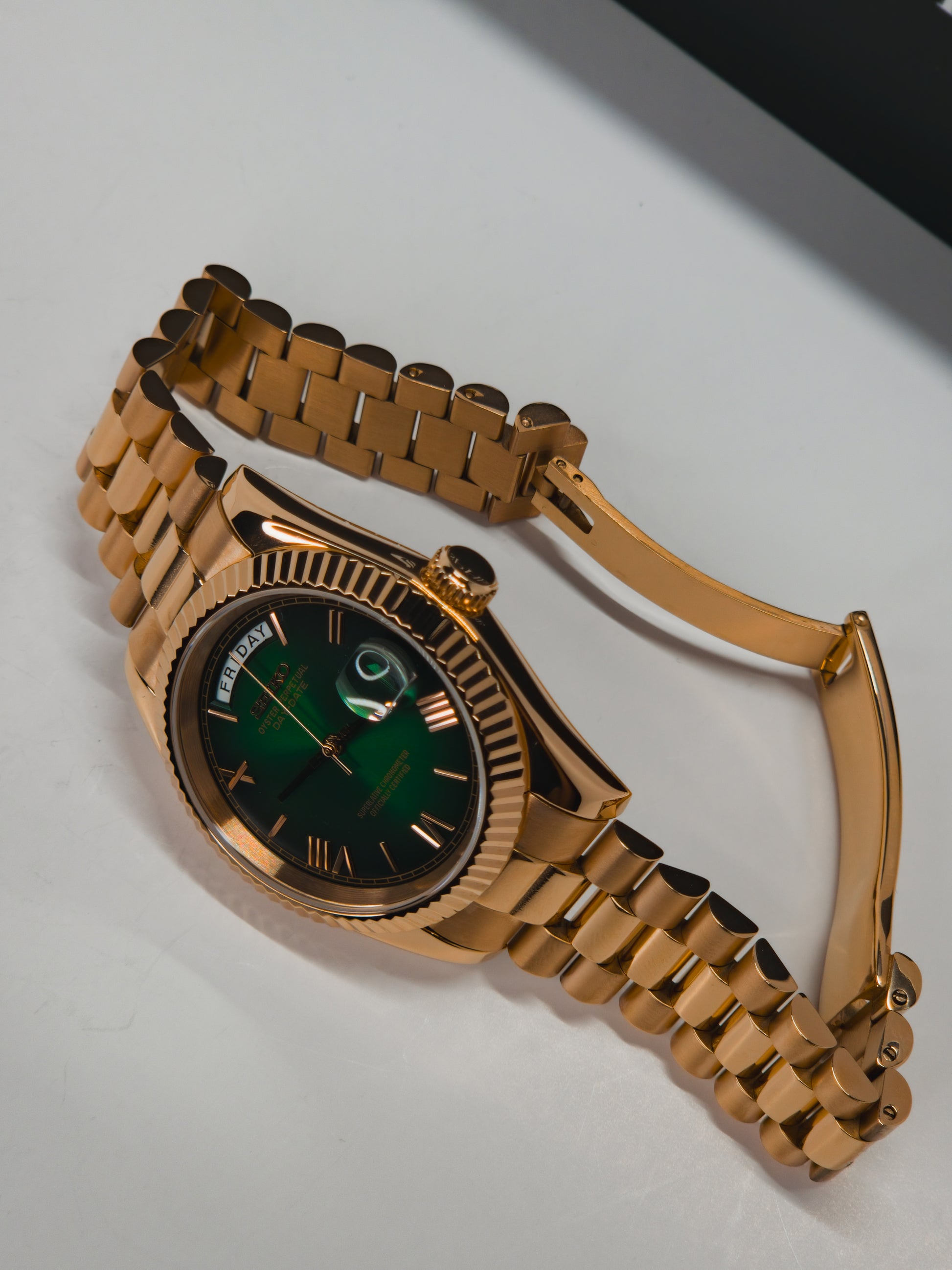 Sphere Custom Watch – Inspired by Day-Date – Powered by Seiko NH36 - Rose Gold Green Gradient Romans